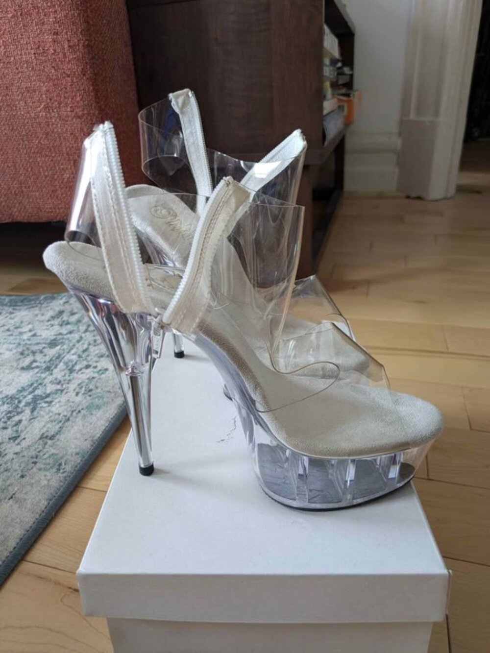 Pleaser size 10 clear high heel shoe